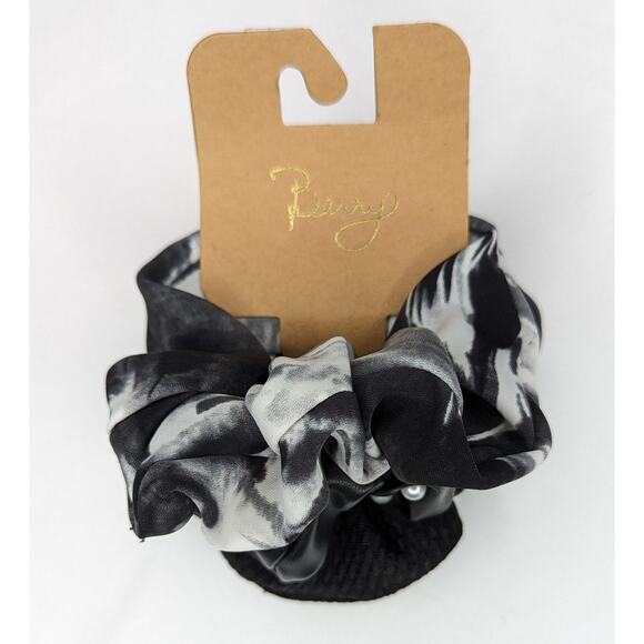 Black Hair Scrunchie Tie Dye Ponytail Pearl and Faux Leather Set of 3 - Picture 1 of 4